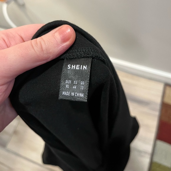 Black Off-the-Shoulder Dress - Picture 5 of 6